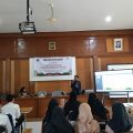 Peserta LDKR ROHIS SMKN 8 Kota Serang mengikuti pembekalan kepemimpinan dan manajemen organisasi di Aula SMKN 8 Kota Serang, Selasa, 10 Februari 2026