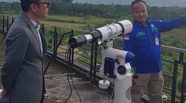 Tim UIN Sultan Maulana Hasanudin Banten bersama BMKG dan Kanwil Kemenag Banten memantau hilal di atap Gedung Fakultas Syariah, Kota Serang, Selasa, 17 Februari 2026