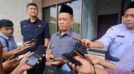 Wakil Bupati Serang Muhammad Najib Hamas saat menghadiri rapat pembahasan dua raperda lingkungan bersama DPRD Kabupaten Serang, Rabu, 18 Februari 2026