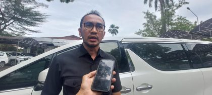 Wakil Ketua Komisi 3 DPRD Kabupaten Serang Eki Baihaki usai rapat pembahasan raperda lingkungan dan pengelolaan sampah di Gedung DPRD Kabupaten Serang, Rabu, 18 Februari 2026