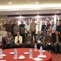 Wakil Rektor II UIN Sultan Maulana Hasanuddin Banten, Ali Muhtarom, menyampaikan sambutan pada Rapat Kerja Fakultas Dakwah di Grand Serpong Hotel, Tangerang.