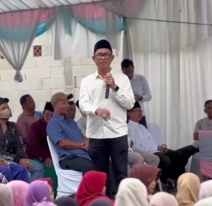 Ahmad Muhibbin saat berdialog dengan warga di Desa Pegandikan Kecamatan Lebakwangi dalam kegiatan reses masa persidangan, Selasa, 3 Maret 2026
