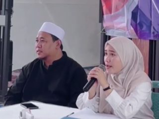 Anggota DPRD Kabupaten Serang Desi Ferawati saat menggelar kegiatan reses sekaligus santunan anak yatim dan buka puasa bersama warga di Kecamatan Kramatwatu, Sabtu, 7 Maret 2026