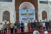 Gubernur Banten Andra Soni menunaikan zakat melalui Baznas Provinsi Banten dalam acara Gebyar Zakat 2026 di Masjid Raya Al-Bantani, Kota Serang, Selasa, 10 Maret 2026