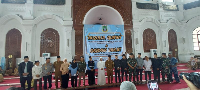 Gubernur Banten Andra Soni menunaikan zakat melalui Baznas Provinsi Banten dalam acara Gebyar Zakat 2026 di Masjid Raya Al-Bantani, Kota Serang, Selasa, 10 Maret 2026