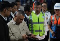 Menteri Perhubungan Dudy Purwagandhi bersama jajaran Korlantas Polri dan Pelindo meninjau langsung arus mudik sepeda motor di Pelabuhan Ciwandan yang terpantau lancar tanpa antrean.