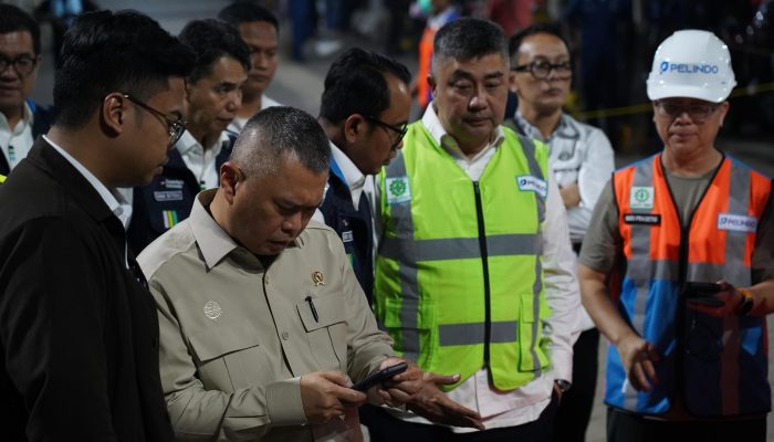 Menteri Perhubungan Dudy Purwagandhi bersama jajaran Korlantas Polri dan Pelindo meninjau langsung arus mudik sepeda motor di Pelabuhan Ciwandan yang terpantau lancar tanpa antrean.