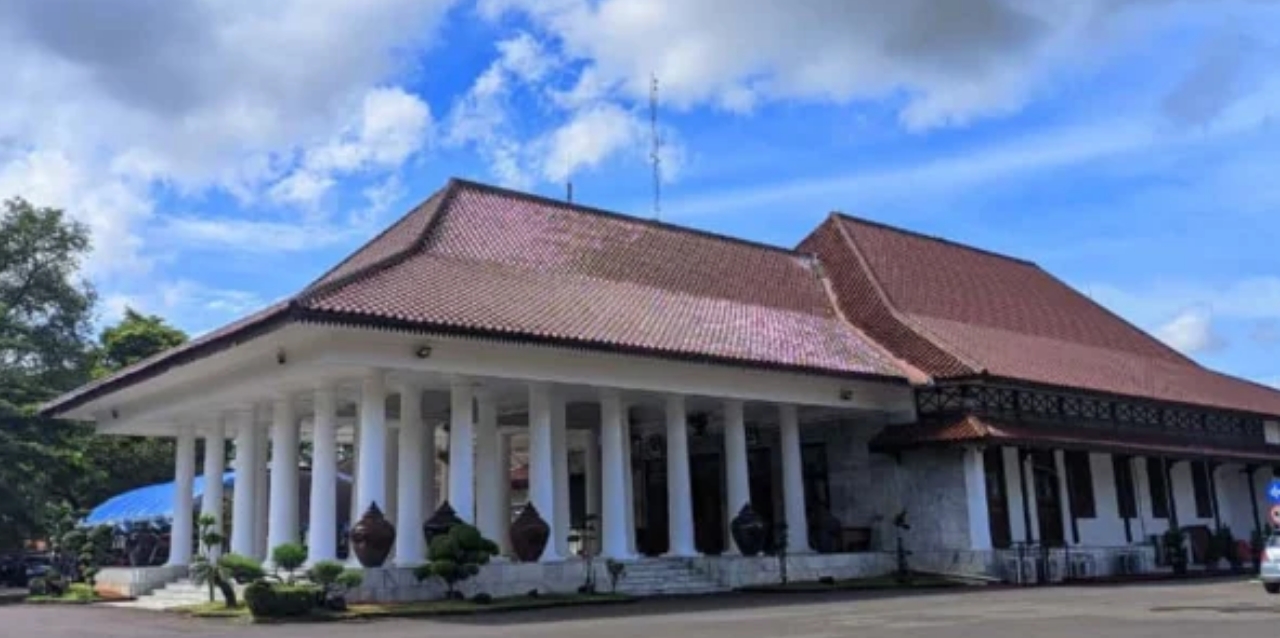 Gambar ilustrasi gedung Pemkab, polemik tambahan honor dana BOS bagi guru PPPK paruh waktu di Kabupaten Serang