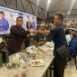 Plt Ketua DPC Partai Demokrat Kabupaten Serang Azwar Anas memberi arahan kepada pengurus PAC dan ranting saat bukber dan konsolidasi di rumah makan Siput Rempah, Selasa, 17 Maret 2026
