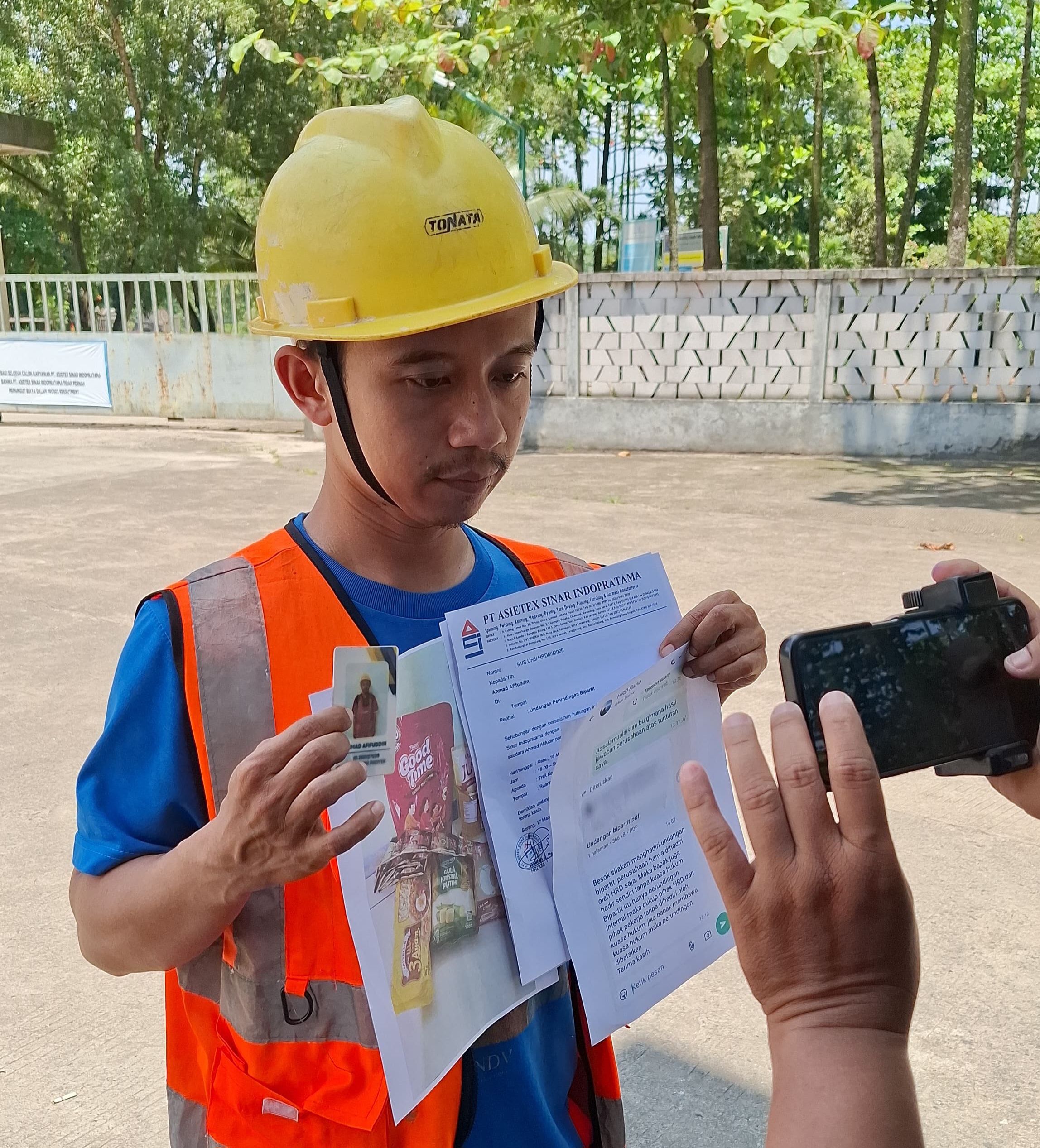 Tim kuasa hukum Afifudin menyampaikan pernyataan kepada media terkait dugaan PHK sepihak dan polemik pemanggilan tanpa pendamping hukum.