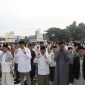 Wakil Bupati Serang Muhammad Najib Hamas bersama jajaran Pemkab Serang melaksanakan Salat Idulfitri di Alun-alun Kramatwatu, mengajak warga memperkuat persatuan dan kebaikan.