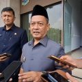 Wakil Bupati Serang Muhammad Najib Hamas memberikan imbauan keselamatan mudik kepada warga di Masjid Jami’ Al-Barokah, Pelamunan, Kramatwatu, Senin, 16 Maret 2026