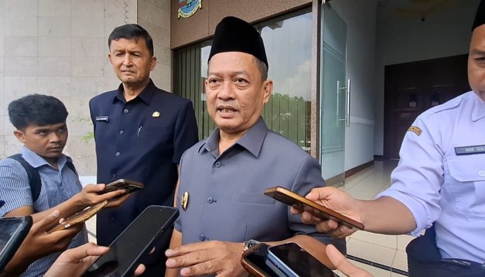 Wakil Bupati Serang Muhammad Najib Hamas memberikan imbauan keselamatan mudik kepada warga di Masjid Jami’ Al-Barokah, Pelamunan, Kramatwatu, Senin, 16 Maret 2026