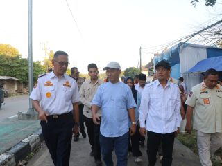 Wakil Bupati Serang Muhammad Najib Hamas memeriksa kesiapan petugas saat meninjau Pos Pengamanan jalur mudik Anyer–Cinangka menjelang Idul Fitri 1447 H.