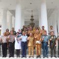 Wakil Bupati Serang Muhammad Najib Hamas menerima kunjungan peserta Studi Strategis Dalam Negeri Lemhannas RI di Pendopo Bupati Serang saat pembahasan strategi ketahanan pangan daerah.