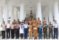 Wakil Bupati Serang Muhammad Najib Hamas menerima kunjungan peserta Studi Strategis Dalam Negeri Lemhannas RI di Pendopo Bupati Serang saat pembahasan strategi ketahanan pangan daerah.