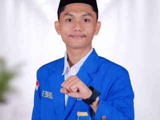 Aktivis PMII dan DEMA IAIN Bone menggelar aksi di DPRD Bone, menuntut evaluasi fasilitas SPPG dalam program MBG