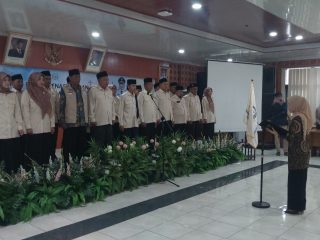 Bupati Serang Ratu Rachmatuzakiyah melantik pengurus FKUB Kabupaten Serang masa bakti 2026–2031 di Aula TB Suwandi, Pendopo Pemkab Serang, Kamis, 9 April 2026