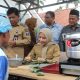 Bupati Serang Ratu Rachmatuzakiyah saat membuka pelatihan pengolahan hasil perikanan di Cinangka, diikuti penyandang disabilitas dan pelaku UMKM.