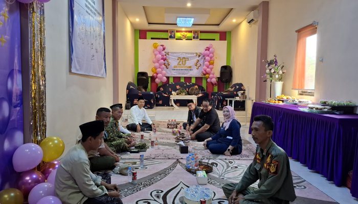 Direktur Klinik MMC bersama jajaran tamu undangan saat perayaan milad ke-20 di Aula Lantai 2 Klinik MMC Menes, Pandeglang, Jumat, 10 April 2026
