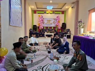 Direktur Klinik MMC bersama jajaran tamu undangan saat perayaan milad ke-20 di Aula Lantai 2 Klinik MMC Menes, Pandeglang, Jumat, 10 April 2026