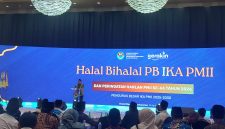 Ketua Umum PB IKA PMII Fathan Subchi saat memberikan arahan dalam acara Halalbihalal dan konsolidasi nasional di Kemayoran, Jakarta, Minggu, 19 April 2026