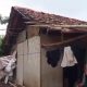 Kondisi rumah milik Kusnadi di Pabuaran, Serang, yang nyaris roboh dan dihuni sembilan anggota keluarga dalam keterbatasan, Sabtu, 4 April 2026