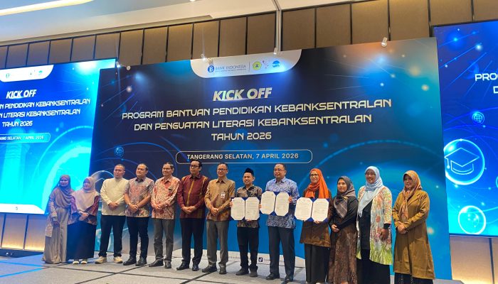 Momen penandatanganan kerja sama antara UIN Banten dan Bank Indonesia Perwakilan Banten dalam peluncuran program kebanksentralan 2026 di BSD City, Selasa, 7 April 2026