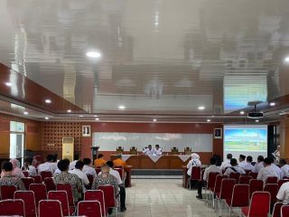 Pemkab Serang jelaskan soal pembangunan di wilayah Kabupaten Serang yang terus berkembang menjadi salah satu alasan revisi total RTRW untuk menyesuaikan tata ruang dengan kondisi terbaru.