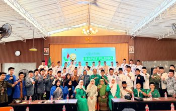 Pengurus Cabang Nahdlatul Ulama (PCNU) Kota Serang saat memberikan pernyataan terkait pentingnya menjaga persatuan menjelang Muktamar NU ke-35.