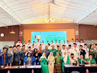 Pengurus Cabang Nahdlatul Ulama (PCNU) Kota Serang saat memberikan pernyataan terkait pentingnya menjaga persatuan menjelang Muktamar NU ke-35.