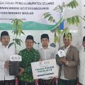 Penyerahan simbolis kepesertaan BPJS Ketenagakerjaan kepada marbot dan imam masjid dalam acara Halalbihalal PCNU Kabupaten Serang di Ponpes Nurul Abror.