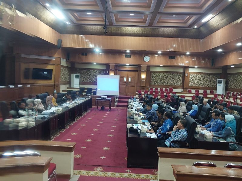 Rapat Pansus DPRD Kabupaten Serang saat membahas LKPJ Bupati 2025 yang diwarnai minimnya kehadiran OPD