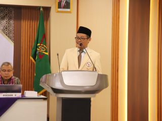 Kelangkaan Plastik dan Respon Ecoteologi, opini ini ditulis oleh M. Ishom el Saha, ditulis oleh Rektor Universitas Islam Negeri (UIN) Sultan Maulana Hasanuddin Banten.