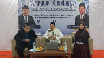 Ma'had Al-Jam'iah UIN SMH Banten, saat membuka seminar keislaman tentang penguatan turats di era digital di Gedung Pusgiwa Kampus 2, Kamis, 16 April 2026, diikuti ratusan mahasantri.