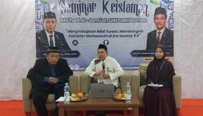 Ma'had Al-Jam'iah UIN SMH Banten, saat membuka seminar keislaman tentang penguatan turats di era digital di Gedung Pusgiwa Kampus 2, Kamis, 16 April 2026, diikuti ratusan mahasantri.