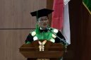 Rektor UIN SMH Banten Prof Muhammad Ishom saat menyampaikan sambutan dalam prosesi wisuda di Convention Hall UIN Banten, Sabtu, 11 April 2026
