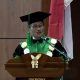 Rektor UIN SMH Banten Prof Muhammad Ishom saat menyampaikan sambutan dalam prosesi wisuda di Convention Hall UIN Banten, Sabtu, 11 April 2026