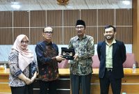 Tim PPID UIN SMH Banten saat berdiskusi dengan jajaran UIN Sunan Kalijaga Yogyakarta dalam kunjungan benchmarking penguatan layanan informasi publik.