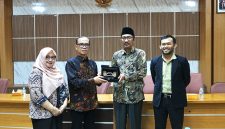 Tim PPID UIN SMH Banten saat berdiskusi dengan jajaran UIN Sunan Kalijaga Yogyakarta dalam kunjungan benchmarking penguatan layanan informasi publik.
