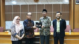 Tim PPID UIN SMH Banten saat berdiskusi dengan jajaran UIN Sunan Kalijaga Yogyakarta dalam kunjungan benchmarking penguatan layanan informasi publik.
