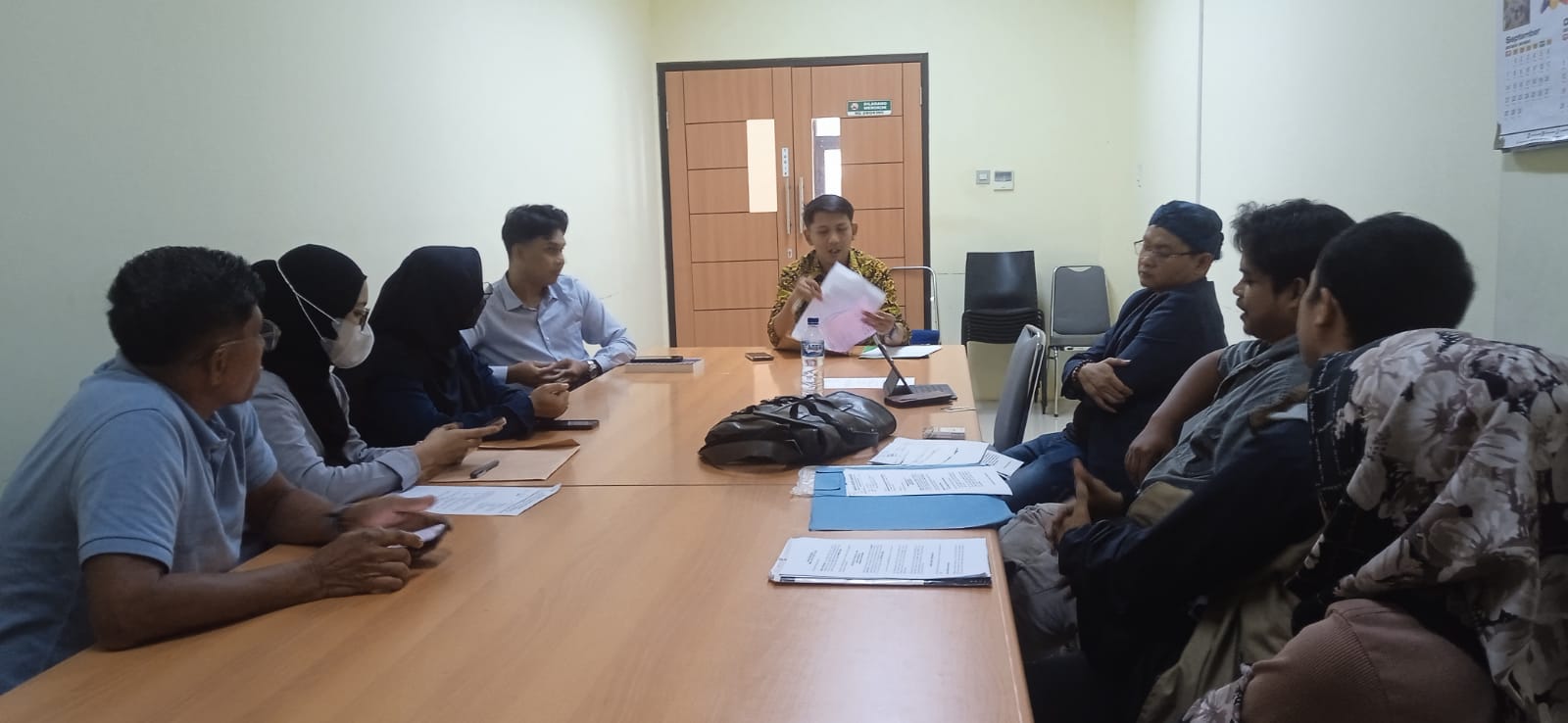 Suasana mediasi antara pekerja dan pihak PT Asietex di Kantor Disnaker Kabupaten Serang yang belum menghasilkan kesepakatan