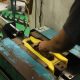 Agus Eliawan menunjukkan proses produksi sepatu di bengkel rumahan miliknya di kawasan Karawaci, Kota Tangerang, yang kini mampu memproduksi ribuan pasang sepatu setiap bulan.