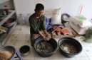 Aktivitas pengolahan sampah organik menggunakan maggot Black Soldier Fly di Unit Pengolahan Sampah Pasar Anyar, Kota Tangerang
