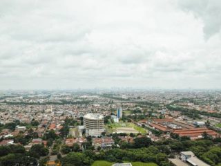 Di Kota Tangerang saat cuaca cerah selama libur panjang akhir Mei 2026