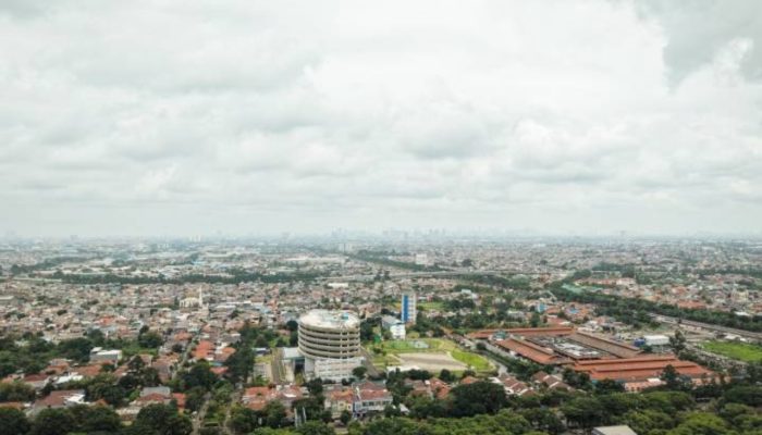 Di Kota Tangerang saat cuaca cerah selama libur panjang akhir Mei 2026