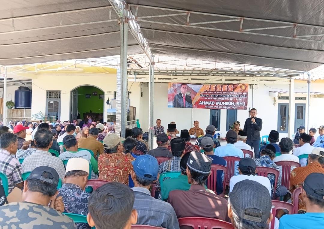 Anggota DPRD Kabupaten Serang Ahmad Muhibbin menyerap aspirasi warga Desa Lebak Kepuh terkait embung pertanian dan jalan rusak. Infrastruktur dan sektor pertanian jadi fokus utama dalam reses 2026.