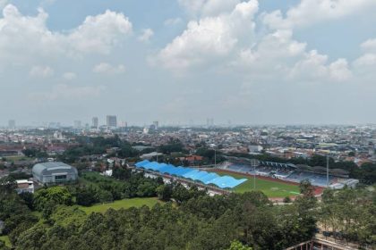 Cuaca Kota Tangerang diprediksi berubah drastis selama sepekan ke depan. BPBD meminta warga waspada hujan ringan, jalan licin, hingga udara kabur yang berpotensi mengganggu kesehatan dan keselamatan berkendara.