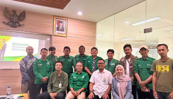 BPJS Ketenagakerjaan bersama GP Ansor Kota Serang memberikan sosialisasi dan membuka pendaftaran jaminan sosial bagi pekerja informal di tingkat kecamatan.