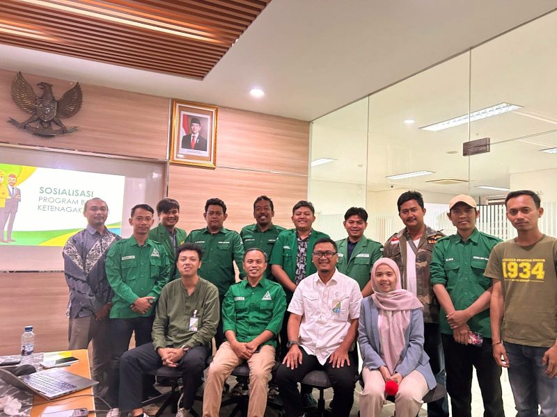 BPJS Ketenagakerjaan bersama GP Ansor Kota Serang memberikan sosialisasi dan membuka pendaftaran jaminan sosial bagi pekerja informal di tingkat kecamatan.